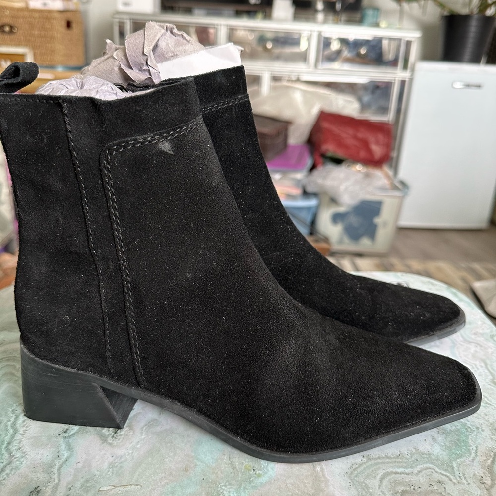 Zara suede boots. Never worn. Zip sides
